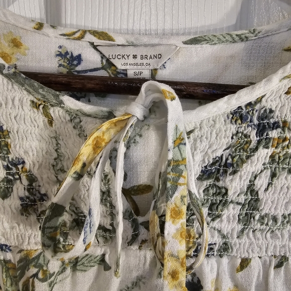 Lucky lightweight floral top - Picture 3 of 3